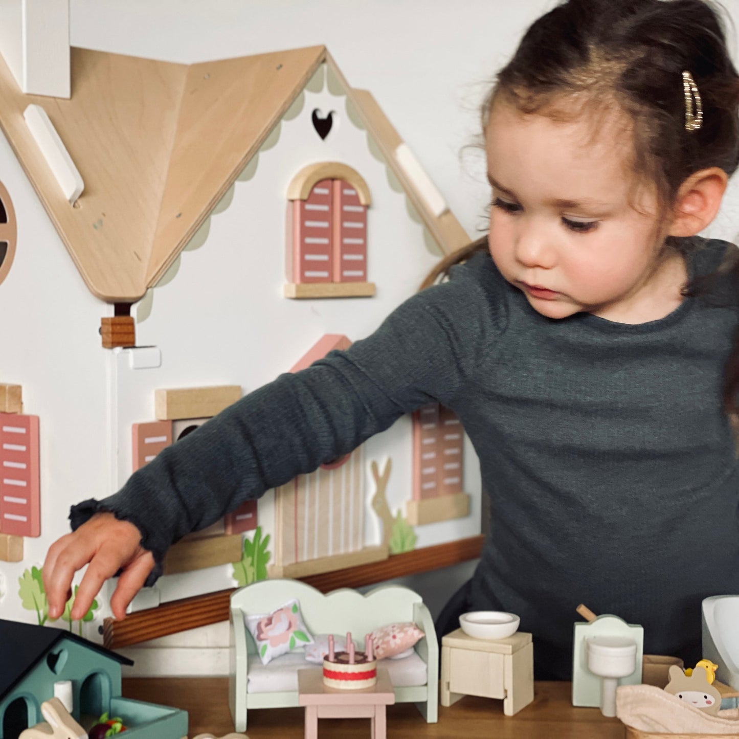 Cottontail Cottage – Beautiful Wooden Dollhouse with Furniture