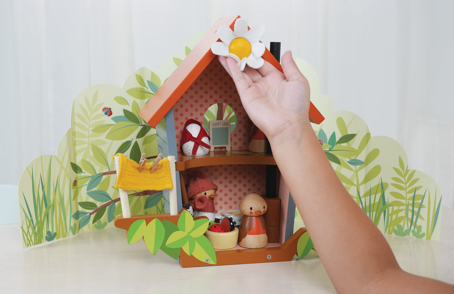 Robin’s Nest Box – Wooden Birdhouse Nature Play Set for Kids