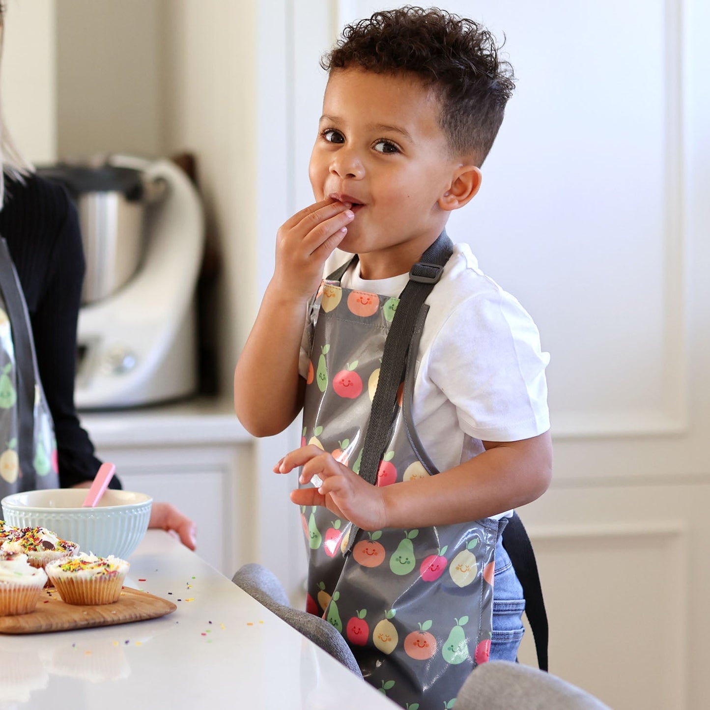 Bibetta Wipeezee Apron - Child's size - Grey Happy Fruit