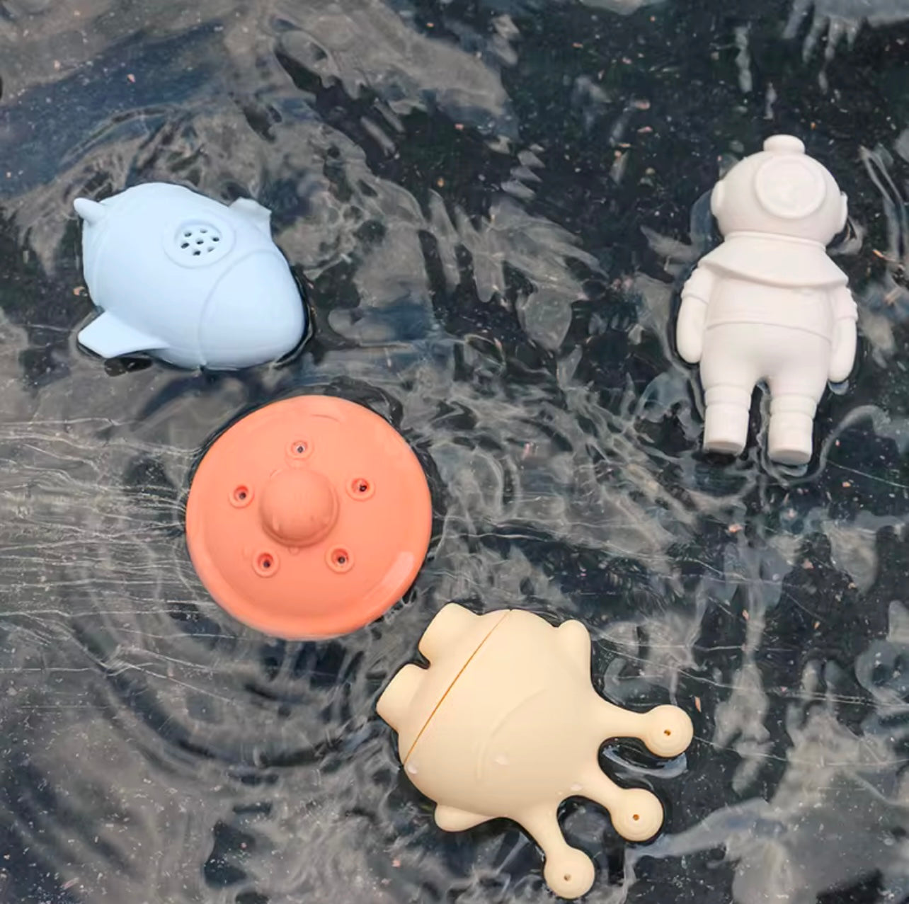 Space Bath Toy & Squirter Set