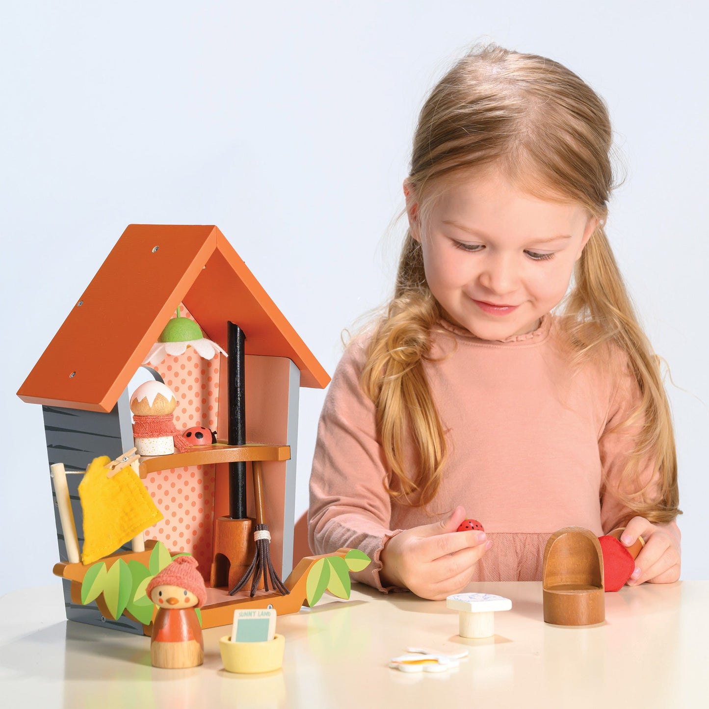 Robin’s Nest Box – Wooden Birdhouse Nature Play Set for Kids