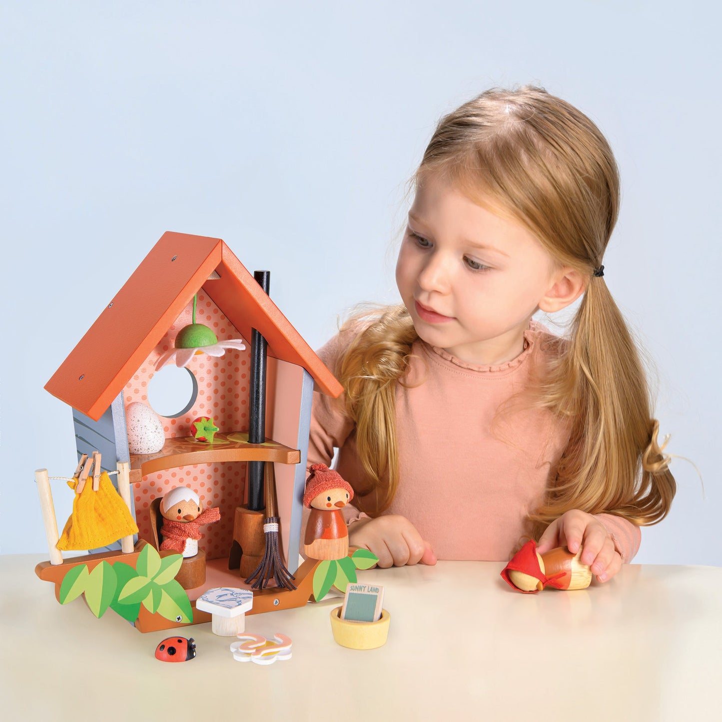 Robin’s Nest Box – Wooden Birdhouse Nature Play Set for Kids
