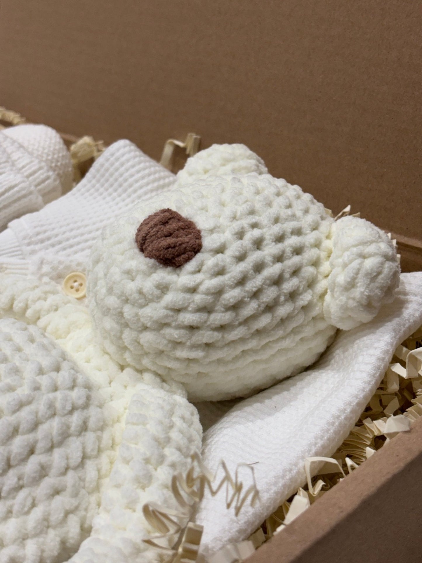 Newborn Knit Gift Box – Cream & White (0–6 Months)