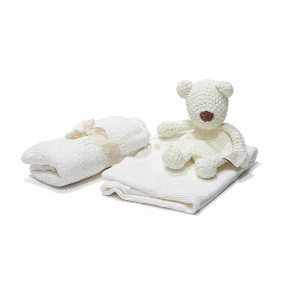 Newborn Knit Gift Box – Cream & White (0–6 Months)